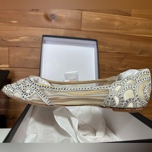 New - Badgley Mischka wedding flats size 10